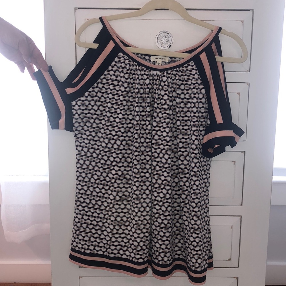 Women’s blouse with shoulder cut out